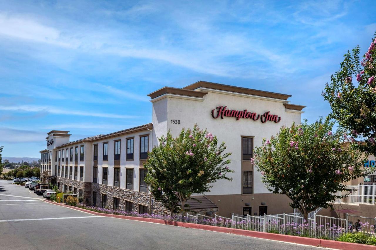 https://hampton-inn-norco-corona-eastvale.hotelmix.co.uk/data/Photos/OriginalPhoto/14242/1424201/1424201199/Hampton-Inn-Norco-Corona-Exterior.JPEG